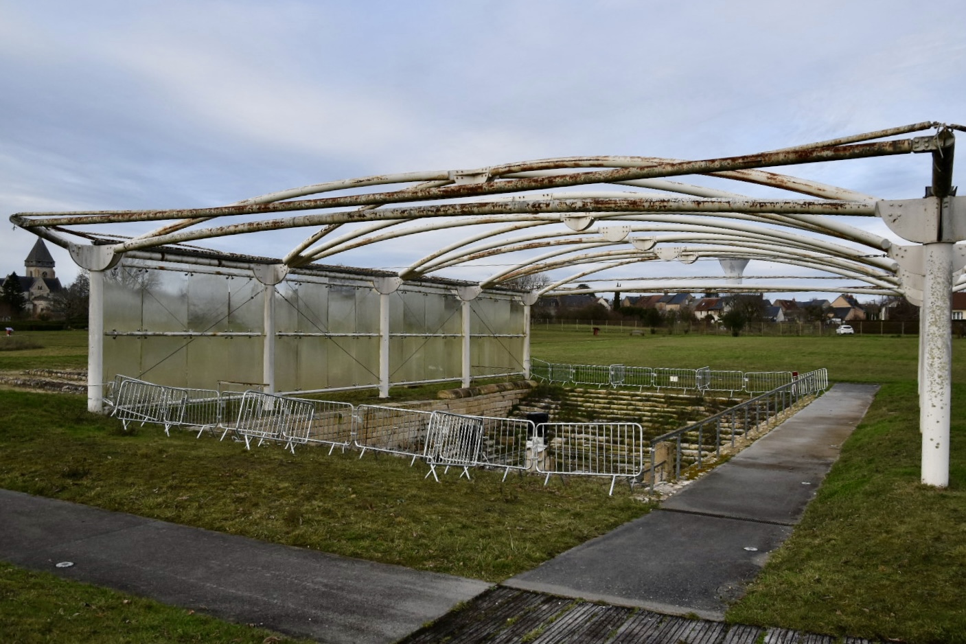 Argentomagus : après la perte de son toit, la fontaine antique surveillée et bientôt dotée d’un nouveau toit