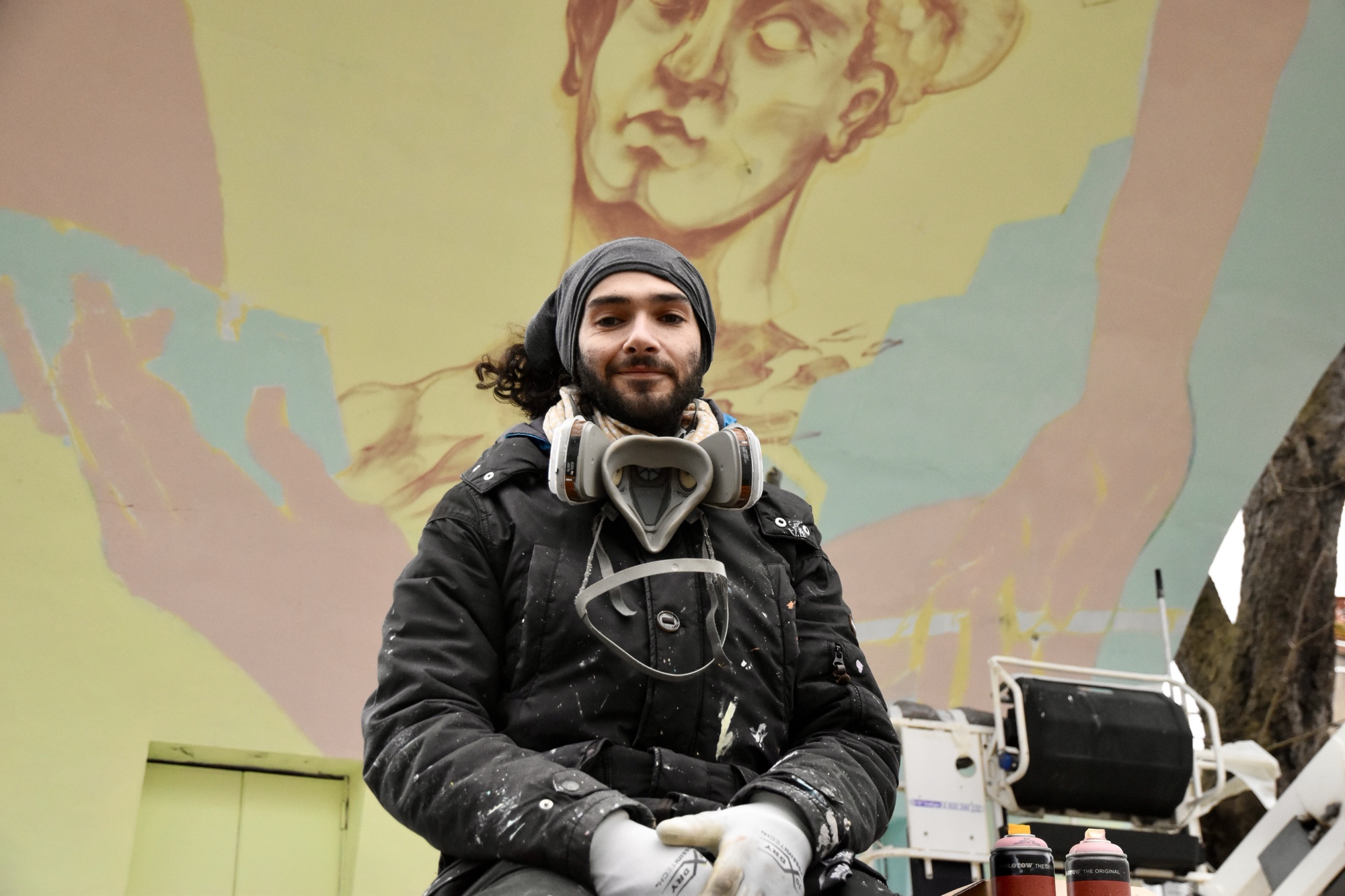 L’artiste Kabrit à Argenton-sur-Creuse : que représente la nouvelle fresque peinte au square ?