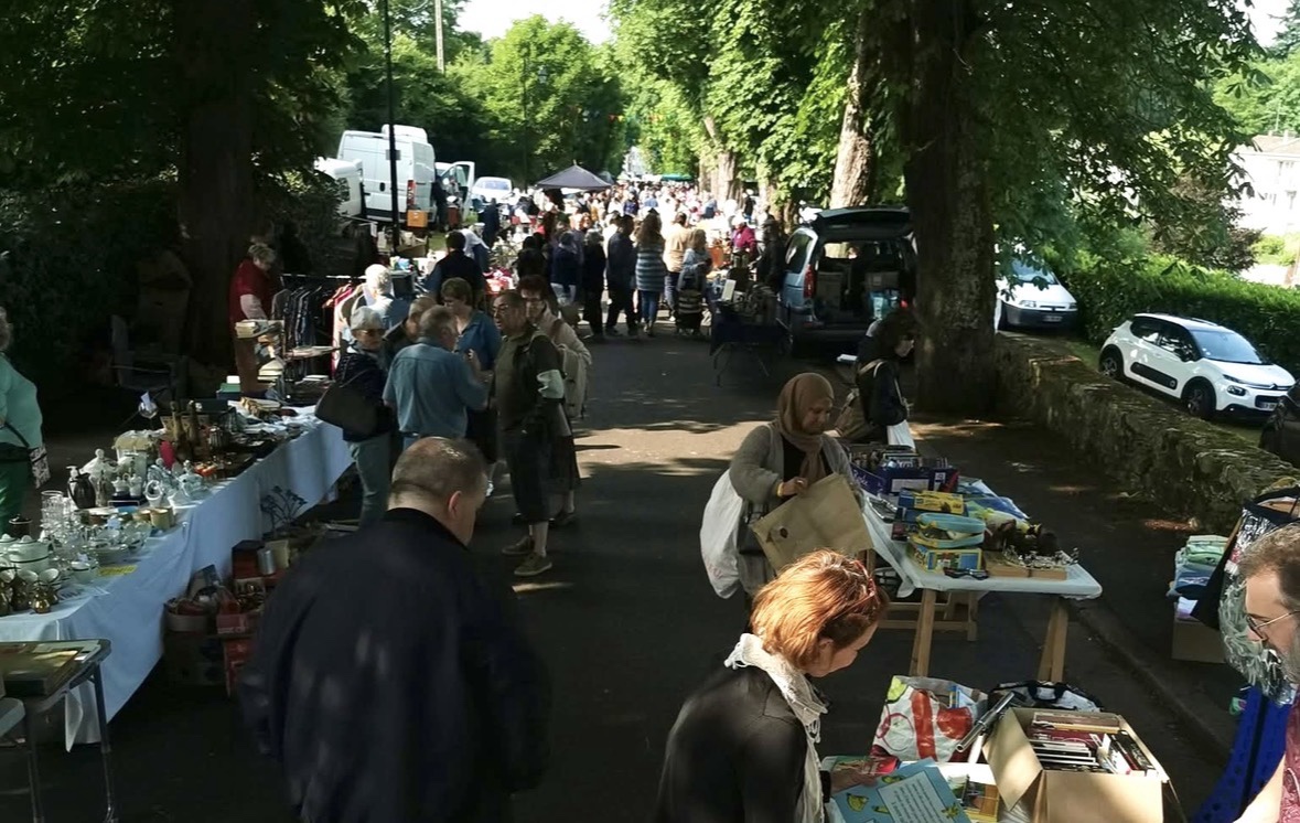 Retraite aux flambeaux, brocante et fête foraine: Saint-Marcel s&rsquo;anime pendant trois jours pour la traditionnelle fête de la Pentecôte