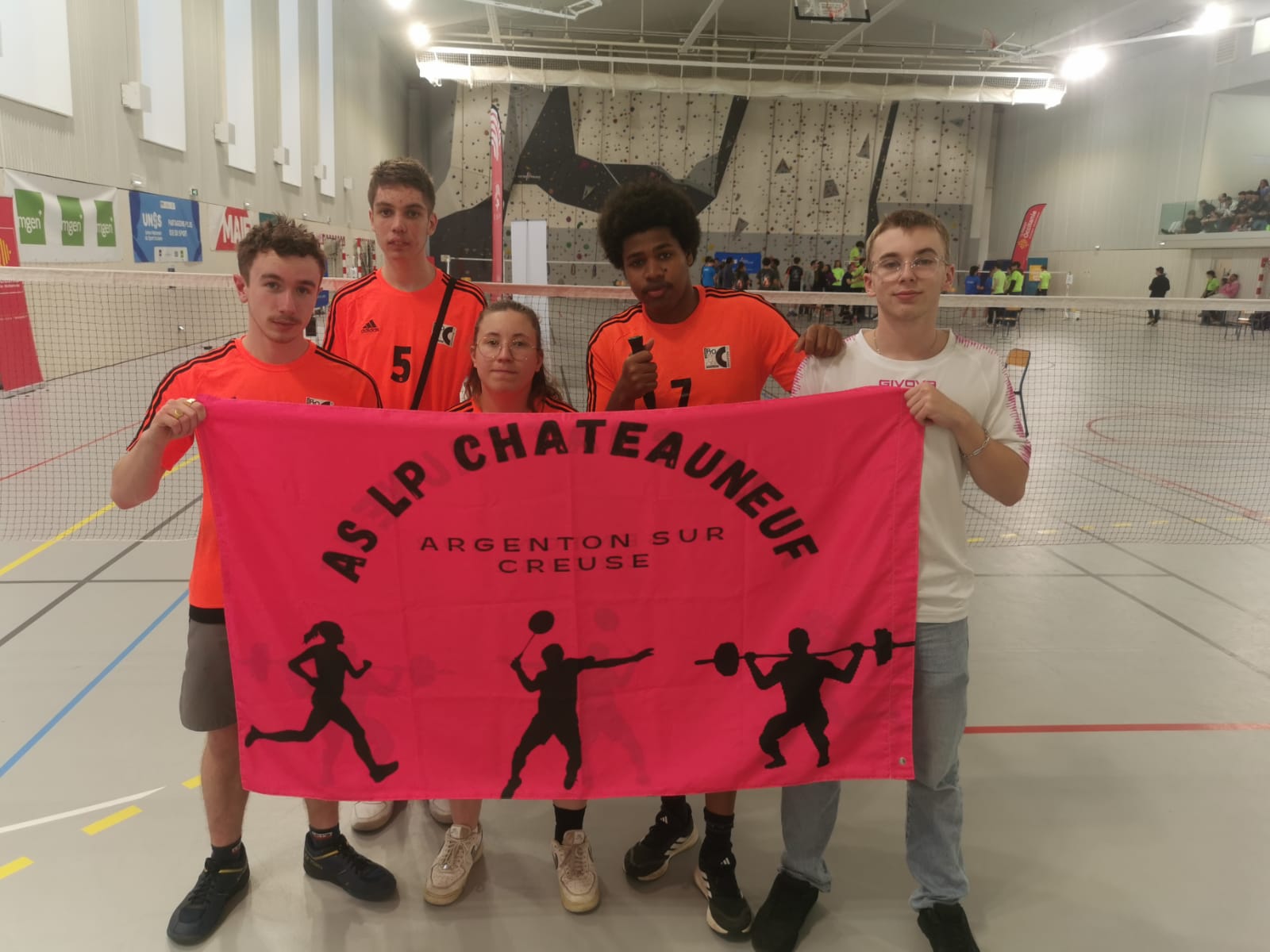 À Argenton-sur-Creuse, au lycée Châteauneuf, le sport partagé fait tomber les barrières… et collectionne les médailles