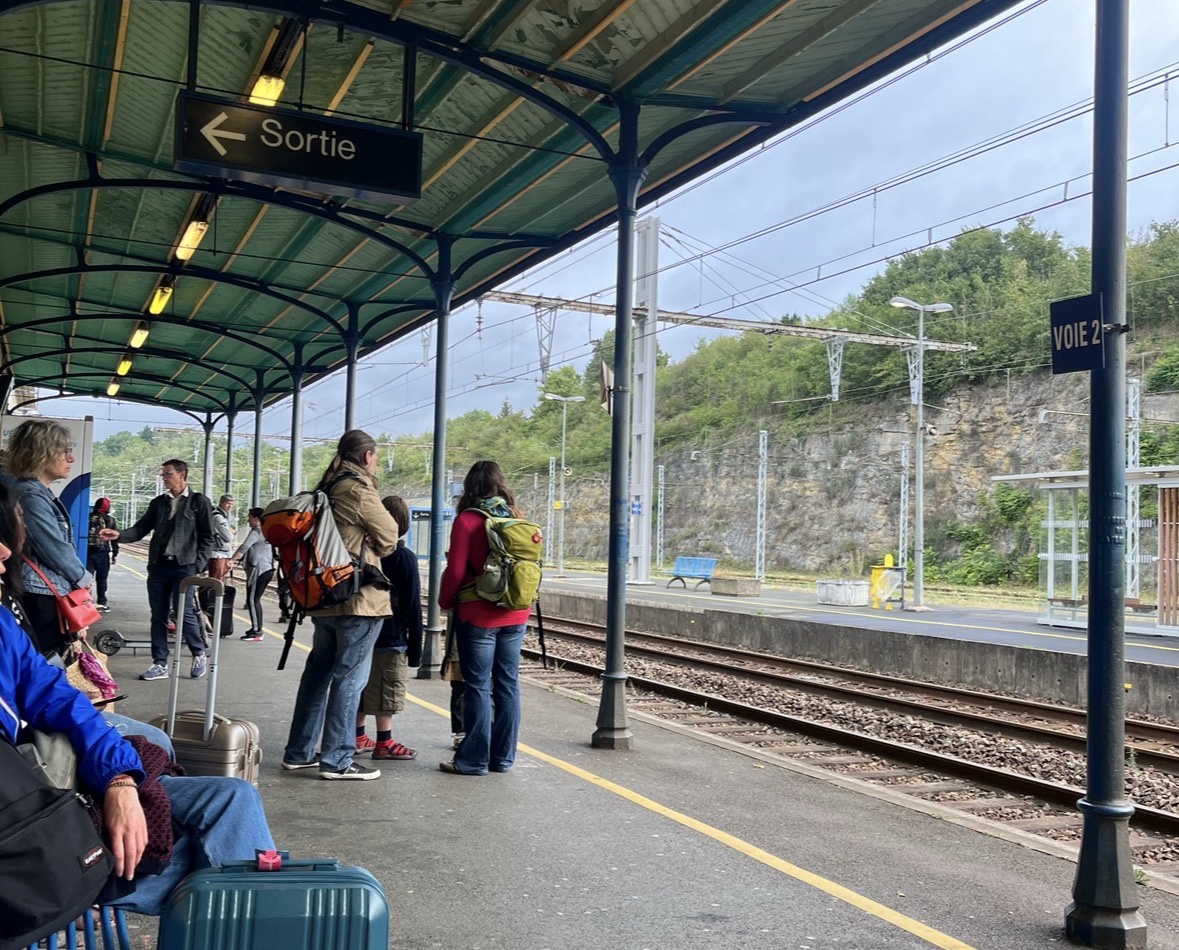 Gare d’Argenton-sur-Creuse : pourquoi le comité de défense a-t-il décidé de suspendre son action stop train ce 6 juin ?