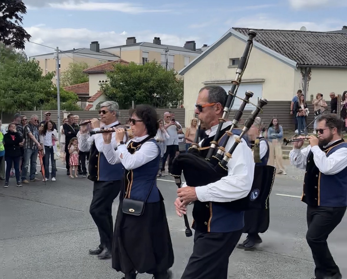 Chars géants, feu d’artifice et fête foraine : la mythique Fête du Merle Blanc anime Argenton-sur-Creuse ce week-end